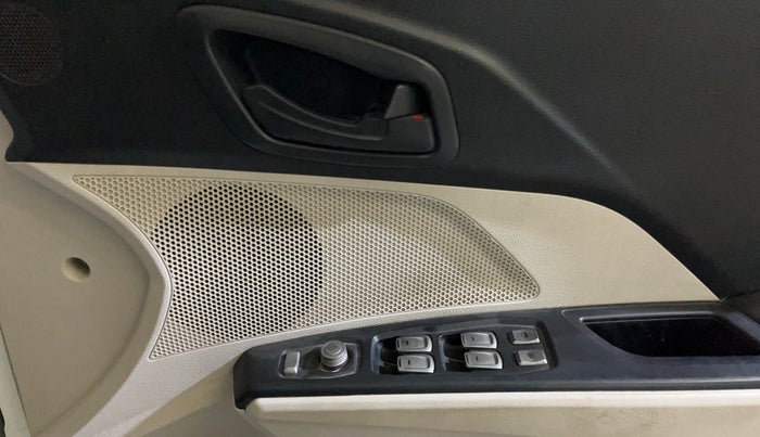 2020 Mahindra XUV300 W4 1.5 DIESEL, Diesel, Manual, 75,621 km, Driver Side Door Panels Control