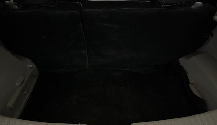 2020 Mahindra XUV300 W4 1.5 DIESEL, Diesel, Manual, 75,621 km, Boot Inside