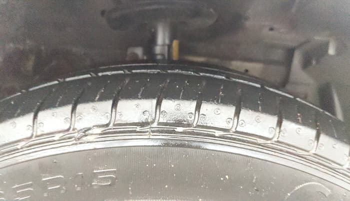 2013 Maruti Ertiga VXI CNG, CNG, Manual, 1,16,971 km, Right Front Tyre Tread