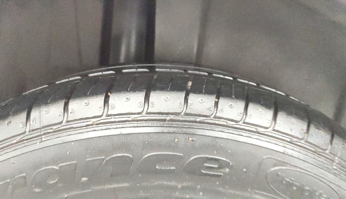 2013 Maruti Ertiga VXI CNG, CNG, Manual, 1,16,971 km, Right Rear Tyre Tread