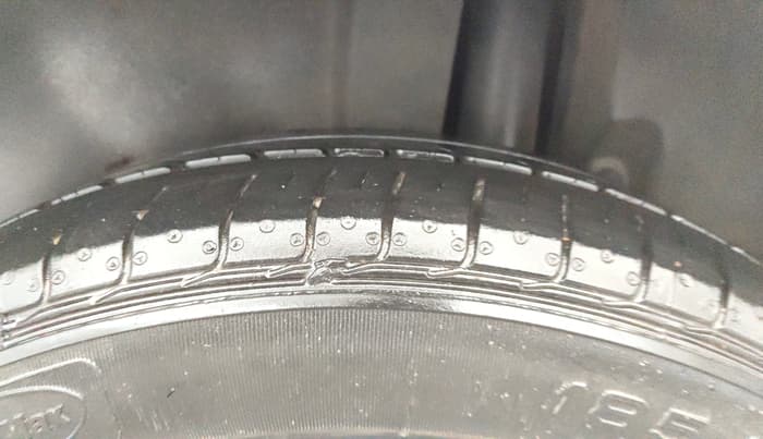 2013 Maruti Ertiga VXI CNG, CNG, Manual, 1,16,971 km, Left Rear Tyre Tread