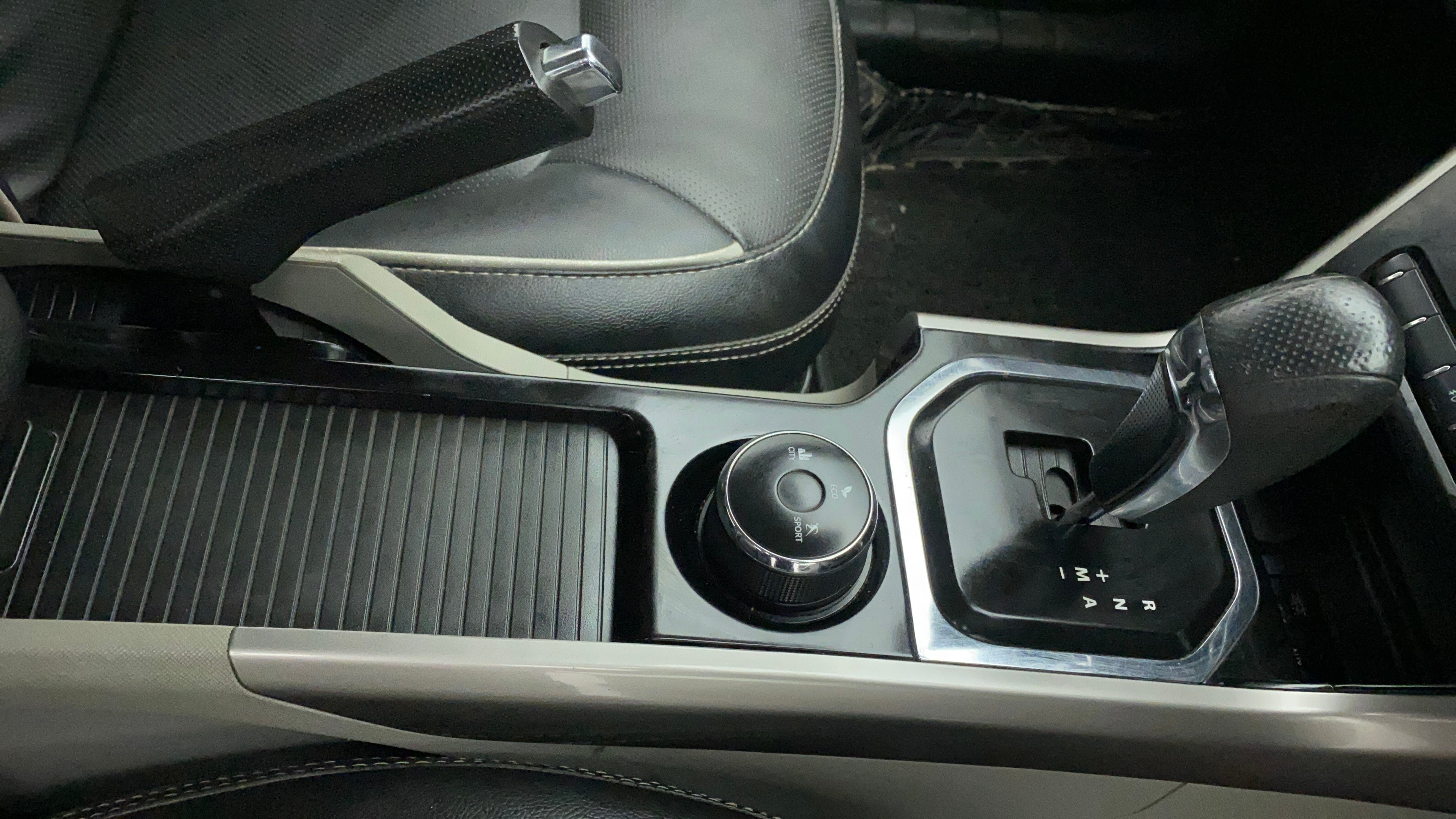 2019 Tata NEXON XZA PLUS PETROL, Petrol, Automatic, 58,820 km, Gear Lever