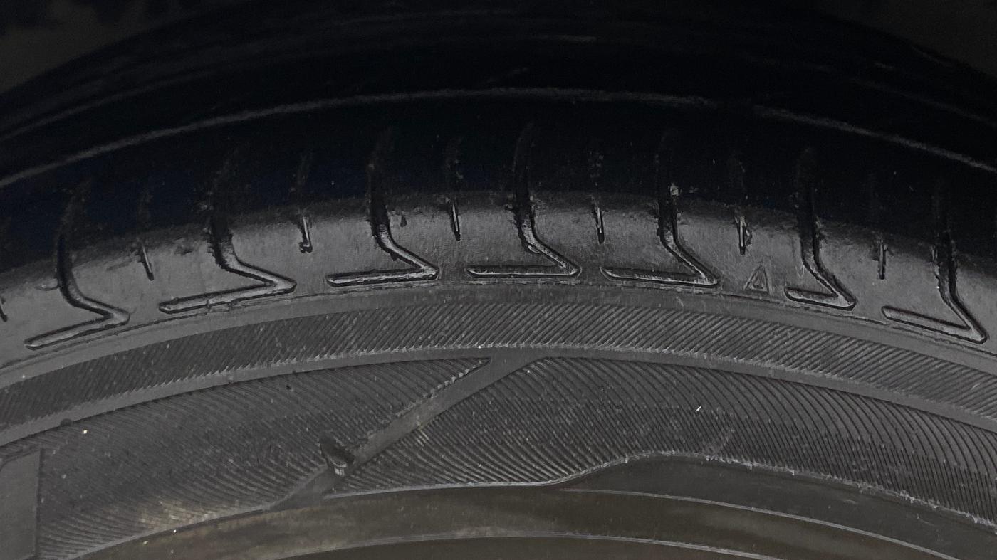 2017 Ford New Figo TITANIUM 1.2 PETROL MT, Petrol, Manual, 70,436 km, Left Front Tyre Tread