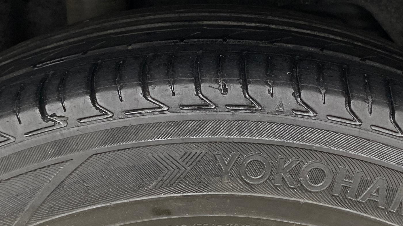2017 Ford New Figo TITANIUM 1.2 PETROL MT, Petrol, Manual, 70,436 km, Right Rear Tyre Tread