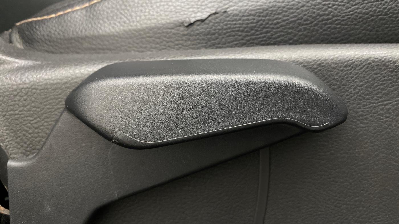 2017 Ford New Figo TITANIUM 1.2 PETROL MT, Petrol, Manual, 70,436 km, Driver Side Adjustment Panel