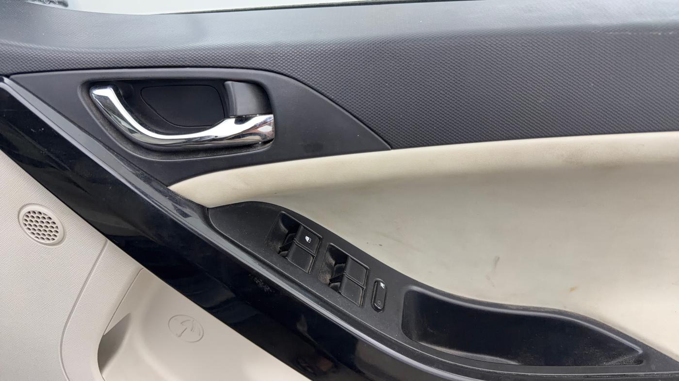 2022 Tata NEXON XZ PLUS (PREMIUM) PETROL, Petrol, Manual, 48,769 km, Driver Side Door Panels Control
