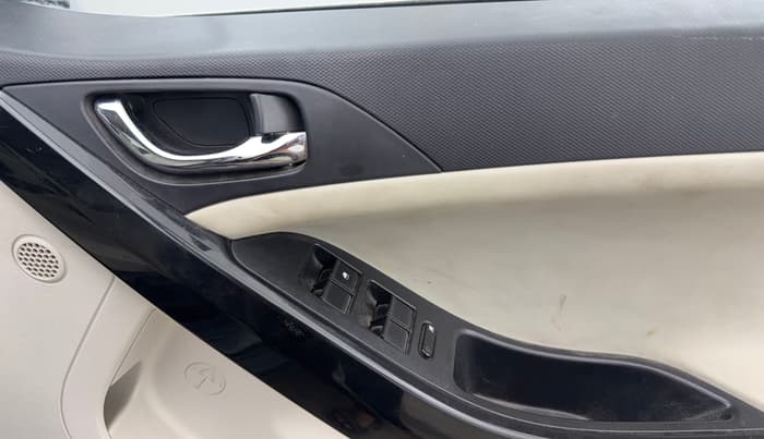 2022 Tata NEXON XZ PLUS (PREMIUM) PETROL, Petrol, Manual, 48,769 km, Driver Side Door Panels Control