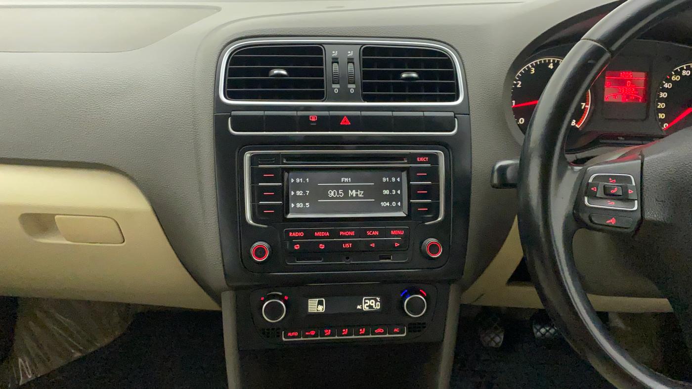 2013 Volkswagen Vento HIGHLINE 1.6 MPI, Petrol, Manual, 79,382 km, Air Conditioner