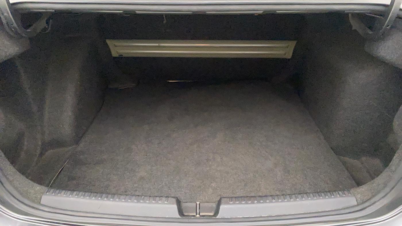 2013 Volkswagen Vento HIGHLINE 1.6 MPI, Petrol, Manual, 79,382 km, Boot Inside