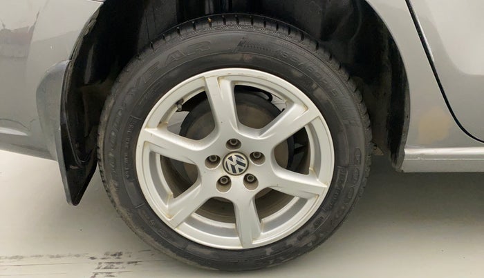 2013 Volkswagen Vento HIGHLINE 1.6 MPI, Petrol, Manual, 79,382 km, Right Rear Wheel