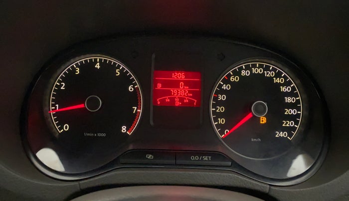 2013 Volkswagen Vento HIGHLINE 1.6 MPI, Petrol, Manual, 79,382 km, Odometer Image