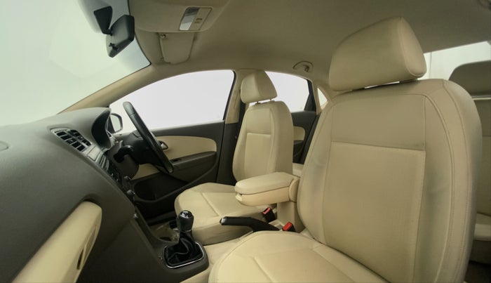 2013 Volkswagen Vento HIGHLINE 1.6 MPI, Petrol, Manual, 79,382 km, Right Side Front Door Cabin