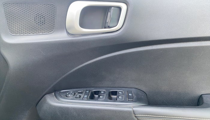 2020 Hyundai VENUE SX 1.0 (O) TURBO, Petrol, Manual, 87,377 km, Driver Side Door Panels Control