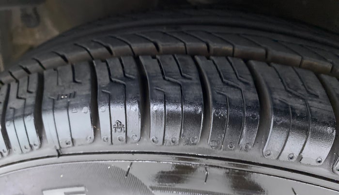 2008 Hyundai i10 SPORTZ 1.2, Petrol, Manual, 23,880 km, Left Front Tyre Tread