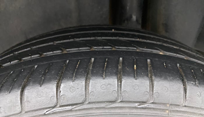 2021 Maruti Ciaz ALPHA 1.5 SHVS PETROL, Petrol, Manual, 29,134 km, Left Rear Tyre Tread