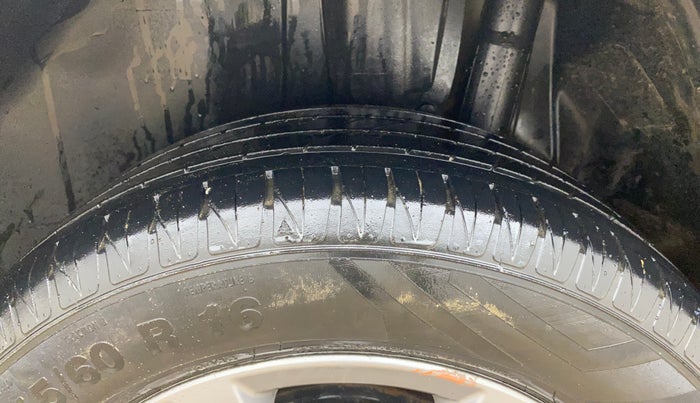 2016 Maruti Vitara Brezza ZDI PLUS, Diesel, Manual, 1,04,764 km, Left Rear Tyre Tread