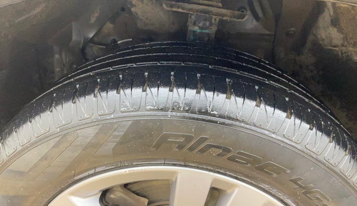 2016 Maruti Vitara Brezza ZDI PLUS, Diesel, Manual, 1,04,764 km, Left Front Tyre Tread