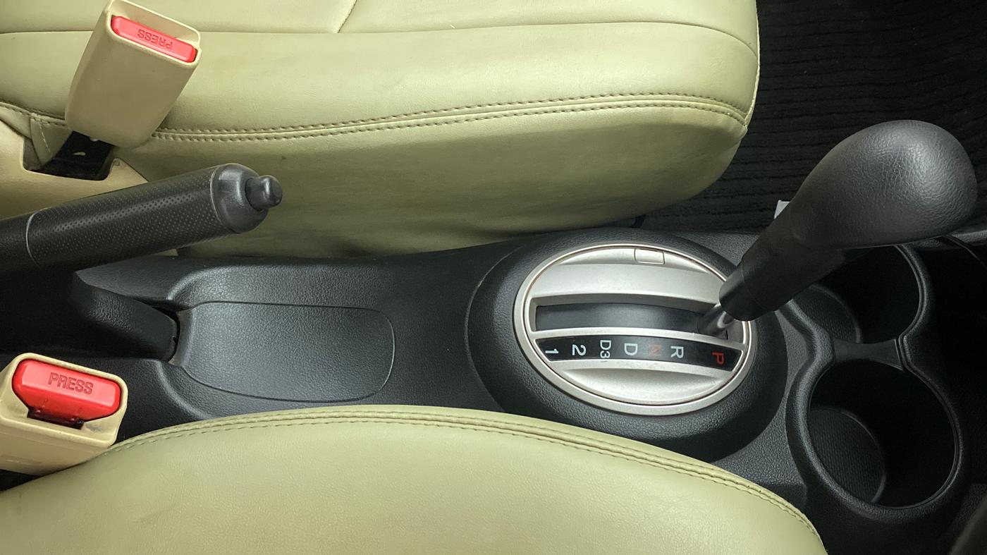 2015 Honda Brio VX AT, Petrol, Automatic, 30,855 km, Gear Lever