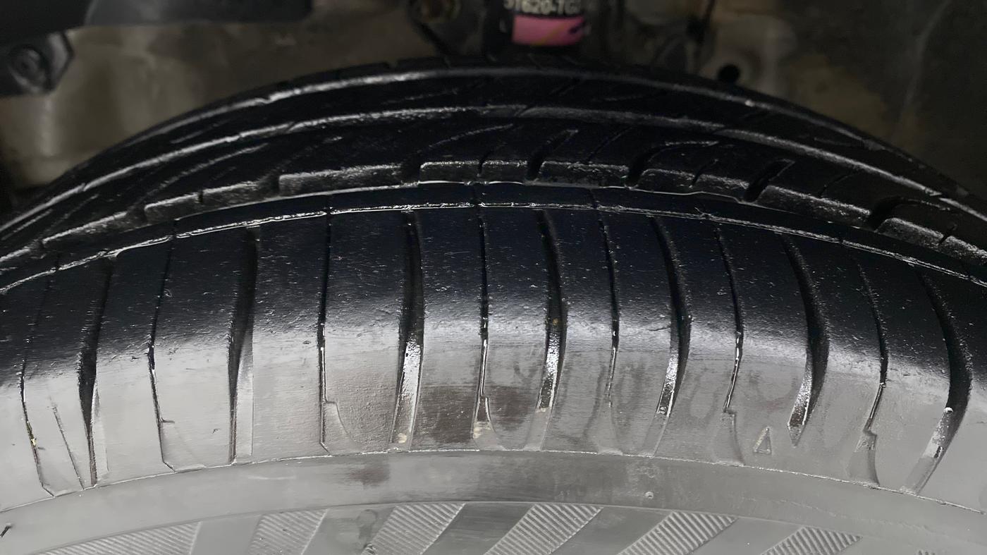 2015 Honda Brio VX AT, Petrol, Automatic, 30,855 km, Left Front Tyre Tread