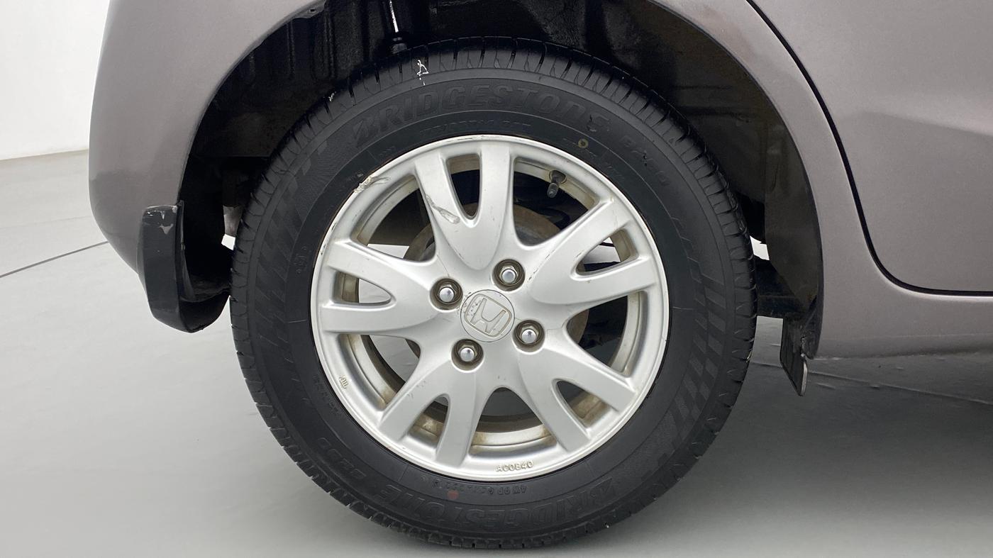 2015 Honda Brio VX AT, Petrol, Automatic, 30,855 km, Right Rear Wheel
