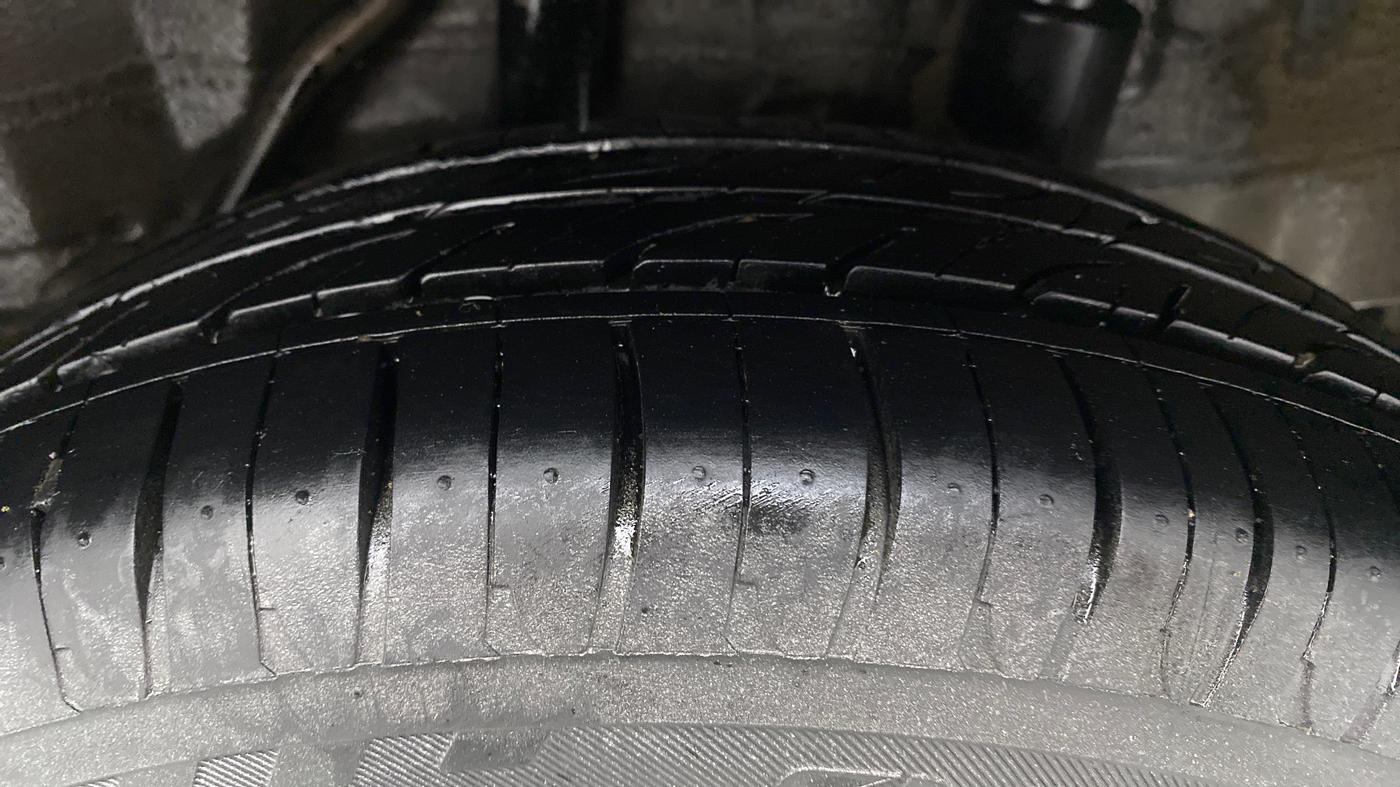 2015 Honda Brio VX AT, Petrol, Automatic, 30,855 km, Left Rear Tyre Tread