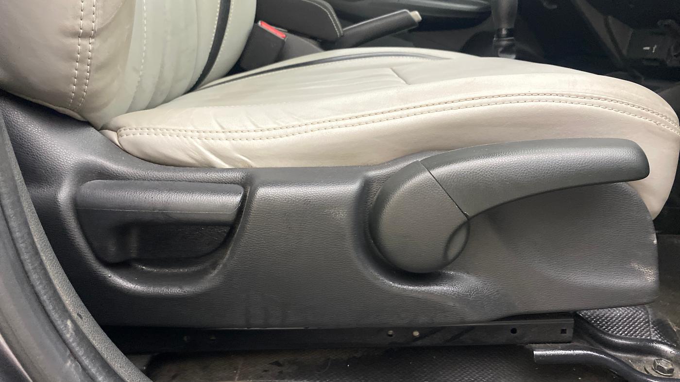 2017 Honda WR-V 1.2L I-VTEC VX MT, Petrol, Manual, 41,213 km, Driver Side Adjustment Panel