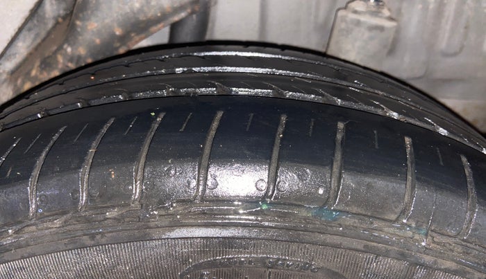 2013 Honda Brio S MT, Petrol, Manual, 70,495 km, Left Rear Tyre Tread