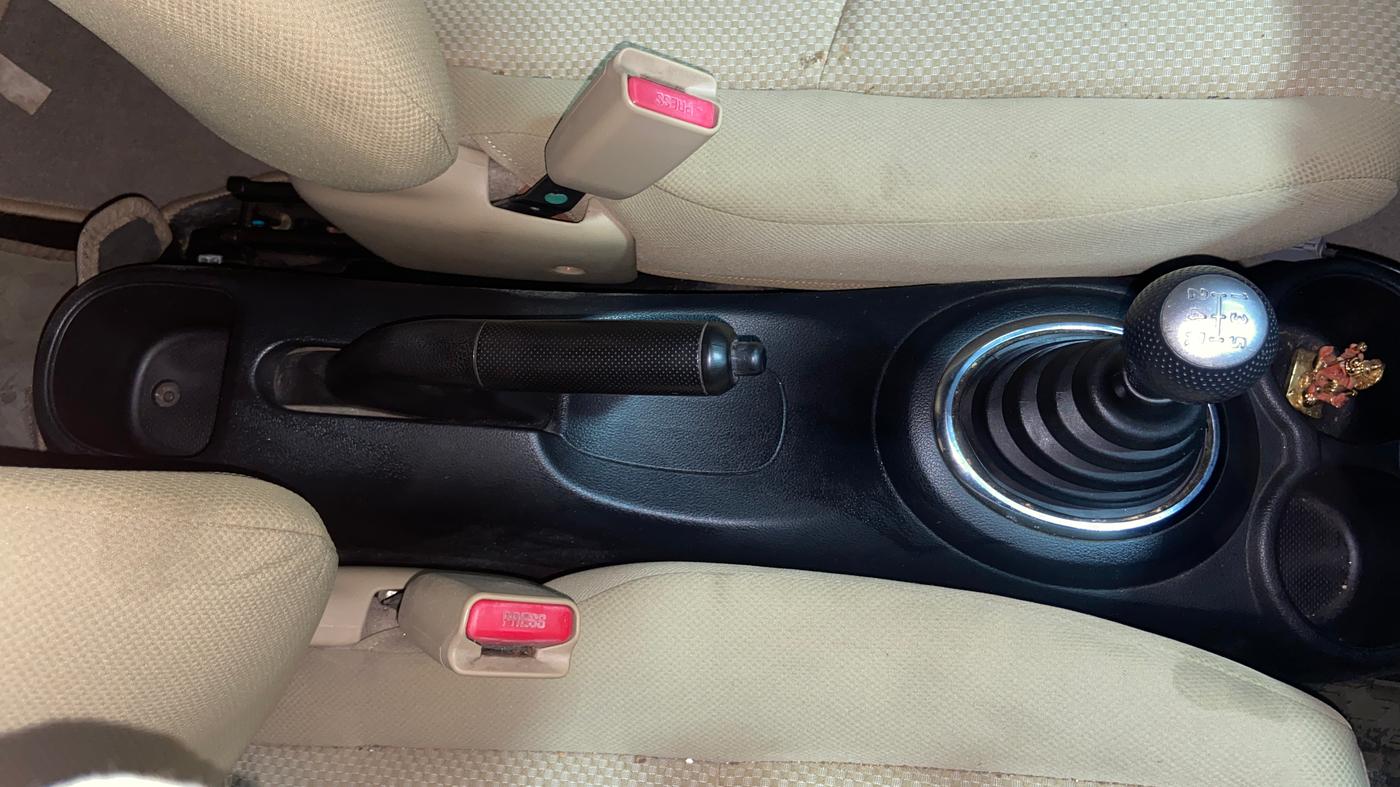 2013 Honda Brio S MT, Petrol, Manual, 70,495 km, Gear Lever