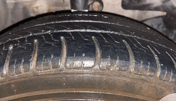 2013 Honda Brio S MT, Petrol, Manual, 70,495 km, Right Front Tyre Tread