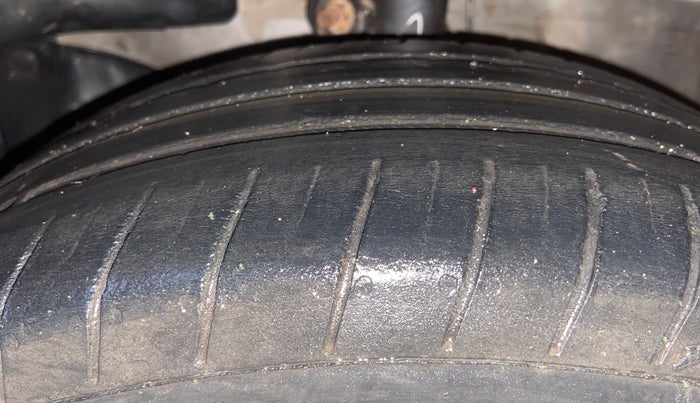 2013 Honda Brio S MT, Petrol, Manual, 70,495 km, Left Front Tyre Tread