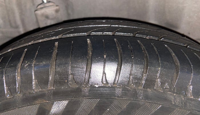 2013 Honda Brio S MT, Petrol, Manual, 70,495 km, Right Rear Tyre Tread