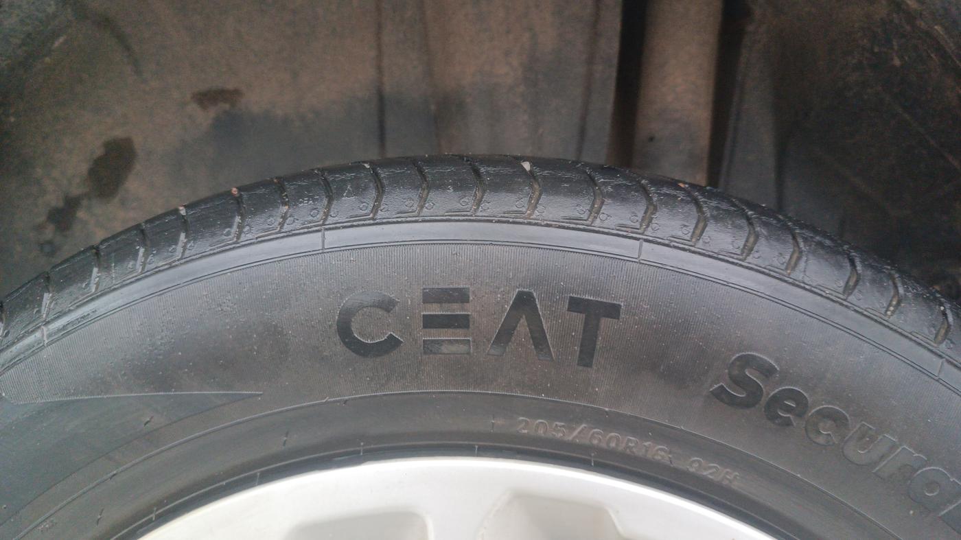 2022 Maruti Vitara Brezza VXI, Petrol, Manual, 27,975 km, Left Rear Tyre Tread