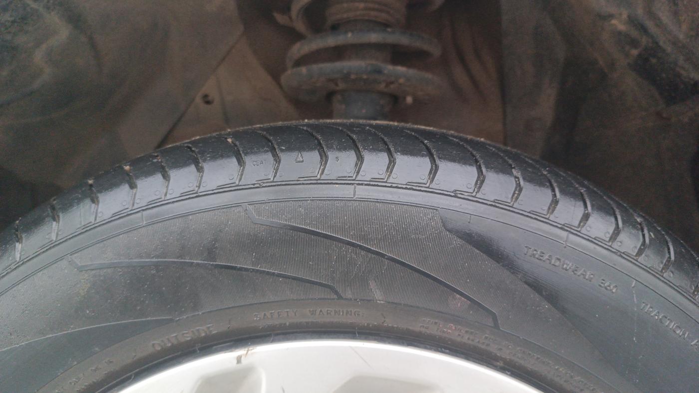 2022 Maruti Vitara Brezza VXI, Petrol, Manual, 27,975 km, Left Front Tyre Tread