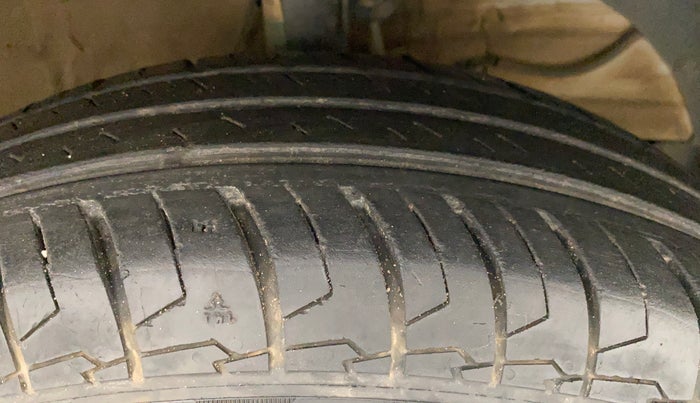 2021 Maruti Swift VXI, Petrol, Manual, 35,038 km, Right Front Tyre Tread
