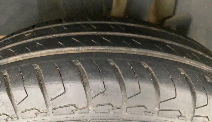 2021 Maruti Swift VXI, Petrol, Manual, 35,038 km, Left Rear Tyre Tread