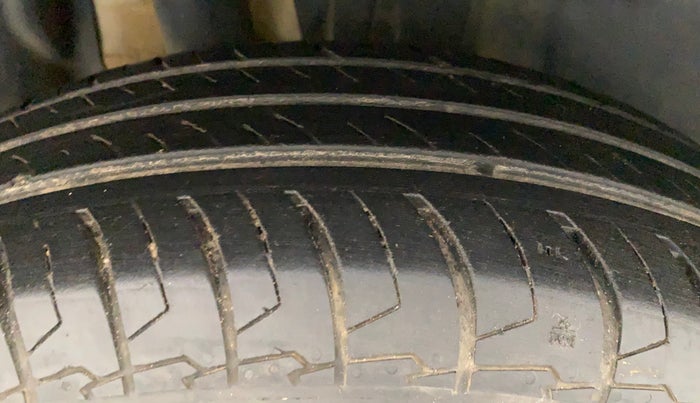 2021 Maruti Swift VXI, Petrol, Manual, 35,038 km, Right Rear Tyre Tread