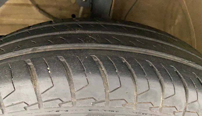 2021 Maruti Swift VXI, Petrol, Manual, 35,038 km, Left Front Tyre Tread