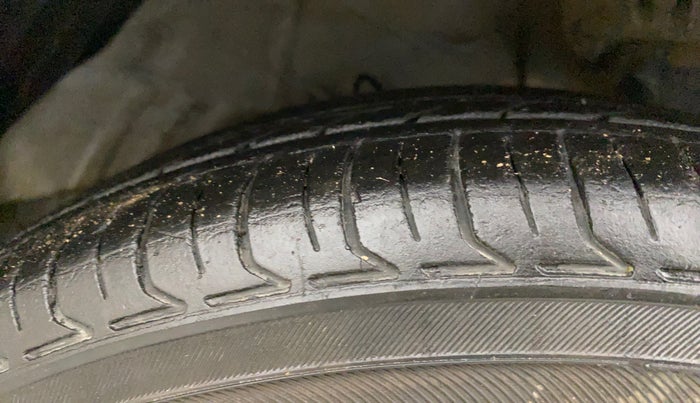 2019 Hyundai NEW SANTRO SPORTZ CNG, CNG, Manual, 1,38,197 km, Right Front Tyre Tread
