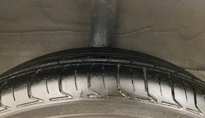 2019 Hyundai NEW SANTRO SPORTZ CNG, CNG, Manual, 1,38,197 km, Right Rear Tyre Tread