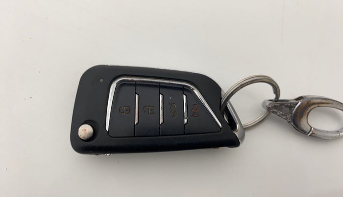 2019 Hyundai NEW SANTRO SPORTZ CNG, CNG, Manual, 1,38,197 km, Key Close Up