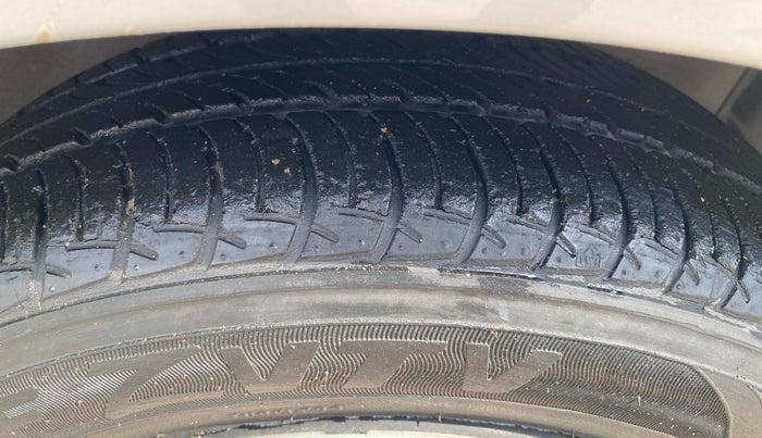 2015 Maruti Celerio VXI AMT, Petrol, Automatic, 19,618 km, Right Front Tyre Tread