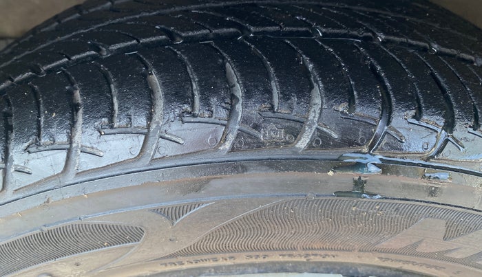 2015 Maruti Celerio VXI AMT, Petrol, Automatic, 19,618 km, Left Front Tyre Tread