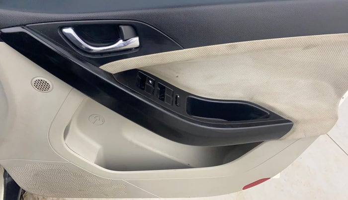 2020 Tata NEXON XZ PLUS PETROL, Petrol, Manual, 1,20,533 km, Driver Side Door Panels Control