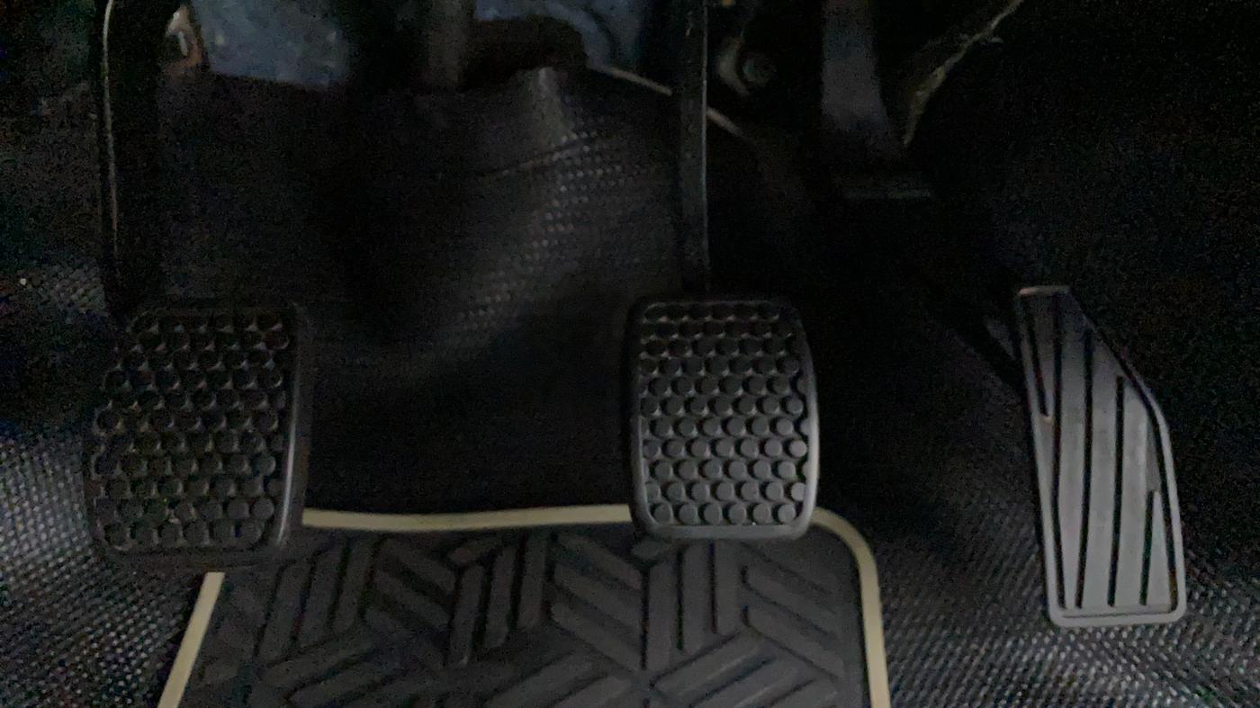 2021 Maruti Alto VXI, Petrol, Manual, 8,353 km, Pedals