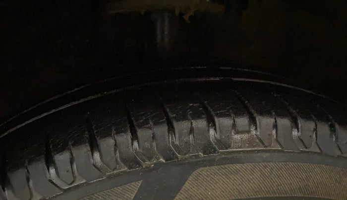 2021 Maruti XL6 ZETA MT, Petrol, Manual, 60,478 km, Left Front Tyre Tread