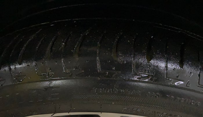 2019 Ford Ecosport TITANIUM 1.5L SIGNATURE EDITION (SUNROOF) PETROL, Petrol, Manual, 1,03,358 km, Right Front Tyre Tread