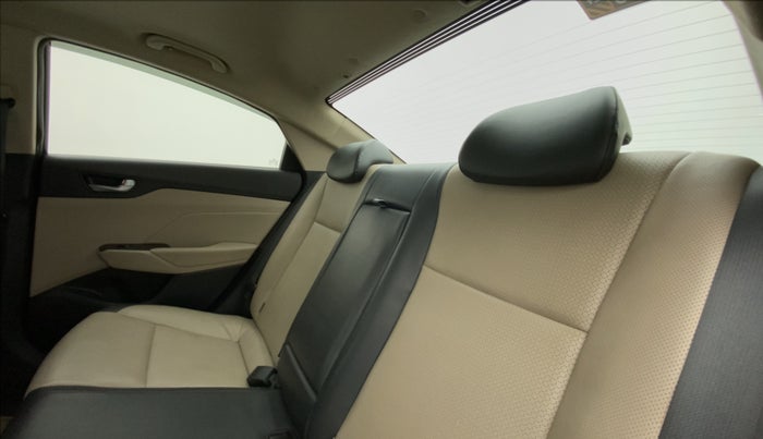 2018 Hyundai Verna 1.6 SX (O) CRDI MT, Diesel, Manual, 83,383 km, Right Side Rear Door Cabin