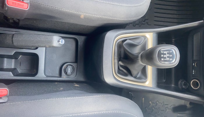 2024 Tata PUNCH ACCOMPLISHED SUNROOF MT, Petrol, Manual, 8,776 km, Gear Lever