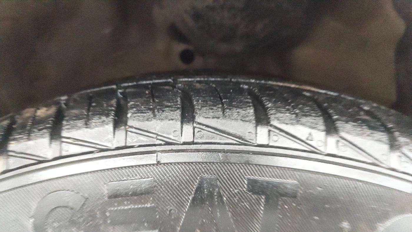 2014 Maruti Celerio VXI, Petrol, Manual, 98,165 km, Right Front Tyre Tread