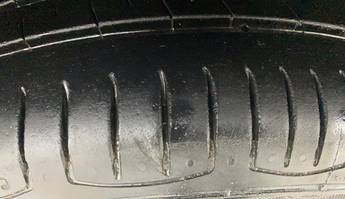 2014 Renault Pulse RXZ DIESEL, Diesel, Manual, 54,920 km, Left Front Tyre Tread